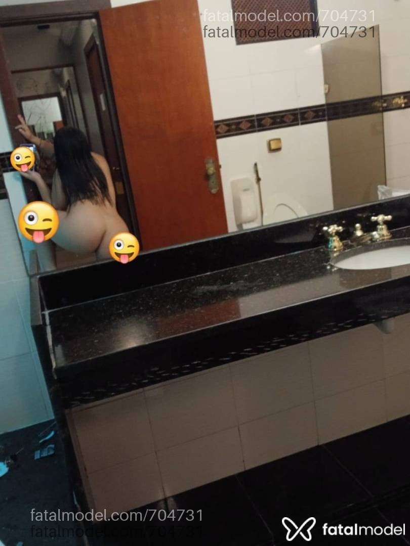 Acompanhante mulher com cabelo castanho de olhos castanhos em Petrópolis Acompanhante mulher com cabelo castanho de olhos castanhos em Petrópolis - Sophia Sutter