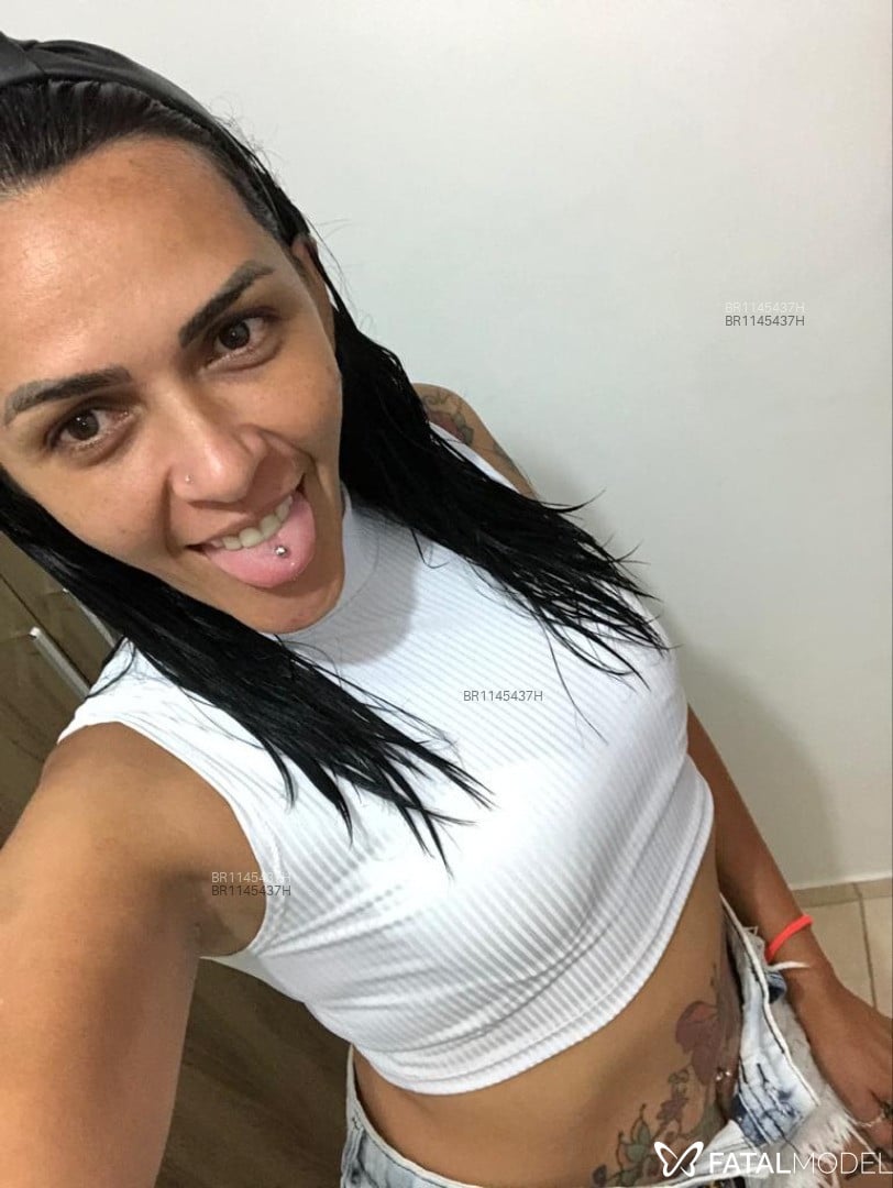 Acompanhante mulher morena (o) de olhos castanhos em Nova Crixás Acompanhante mulher morena (o) de olhos castanhos em Nova Crixás - Gisele