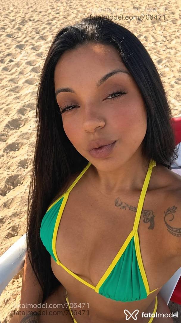Acompanhante mulher morena (o) de olhos pretos - Ayla