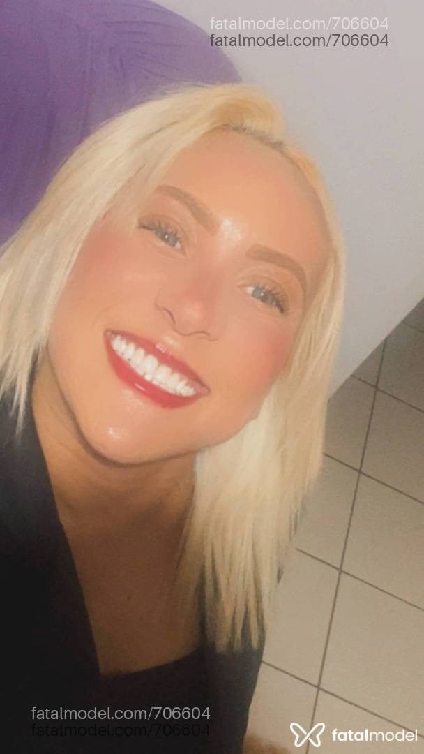 Acompanhante mulher ruiva (o) de olhos castanhos - Meliss