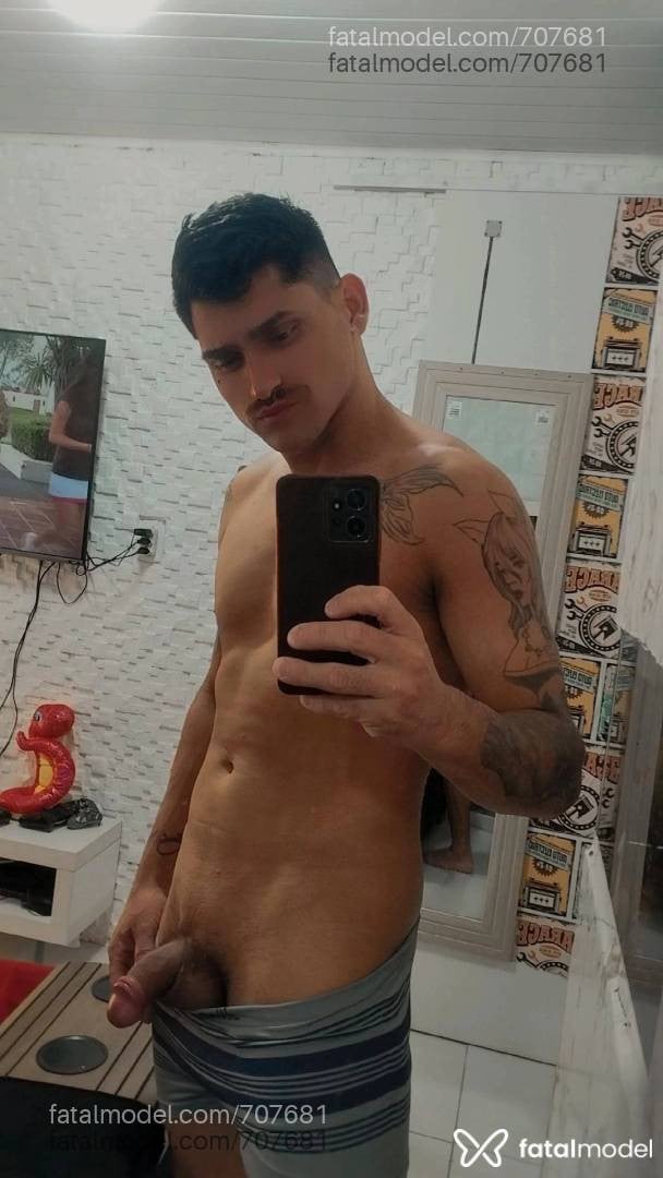Acompanhante homem com cabelo castanho de olhos mel - Fernando Acompanhante homem com cabelo castanho de olhos mel - Fernando