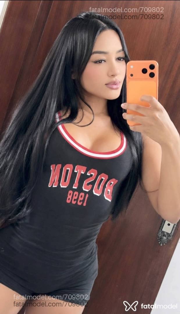 Acompanhante mulher morena (o) de olhos castanhos - Sofia