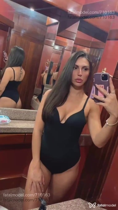 Acompanhante mulher com cabelo castanho de olhos castanhos em Chapecó - Diana