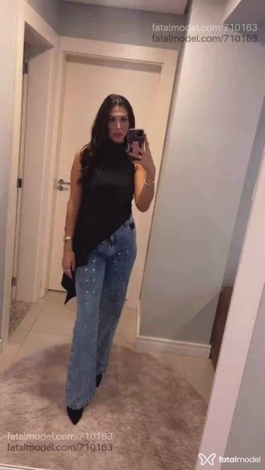 Acompanhante mulher com cabelo castanho de olhos castanhos em Chapecó - Diana