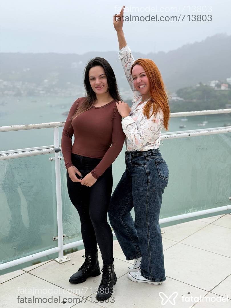 Acompanhante mulher ruiva (o) de olhos verdes - Fabi Simpatia