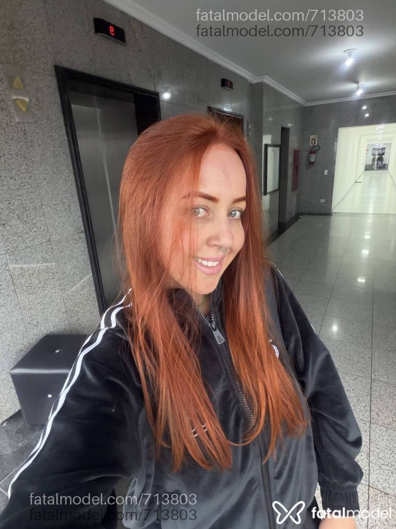 Acompanhante mulher ruiva (o) de olhos verdes - Fabi Simpatia