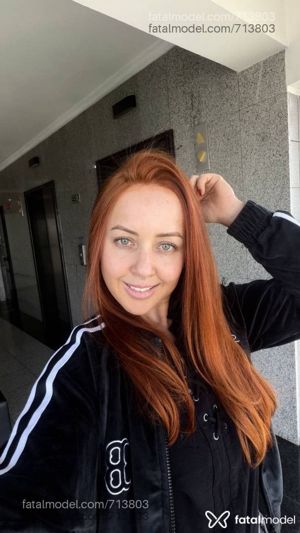 Acompanhante mulher ruiva (o) de olhos verdes - Fabi Simpatia