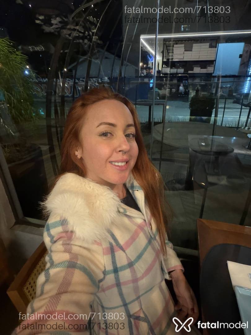 Acompanhante mulher ruiva (o) de olhos verdes - Fabi Simpatia