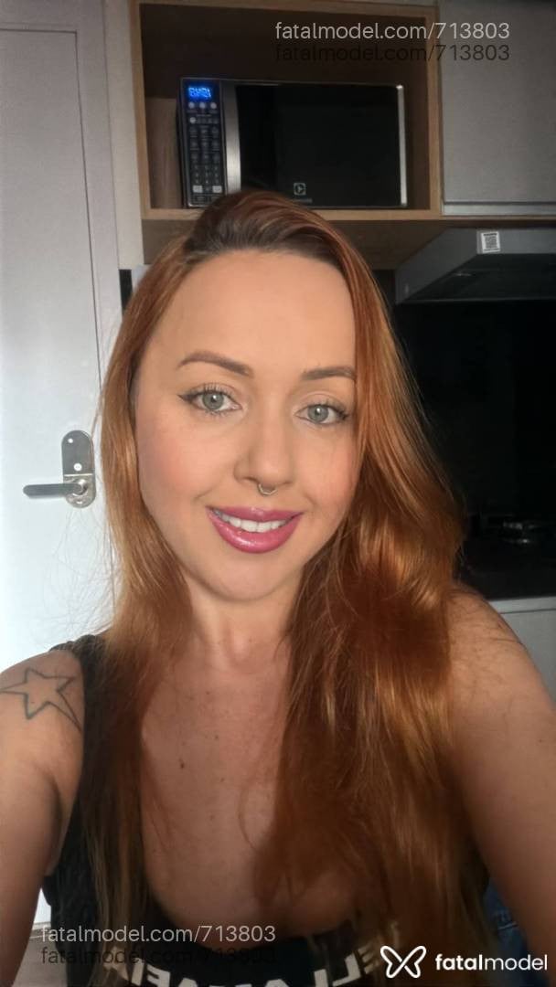 Acompanhante mulher ruiva (o) de olhos verdes - Fabi Simpatia