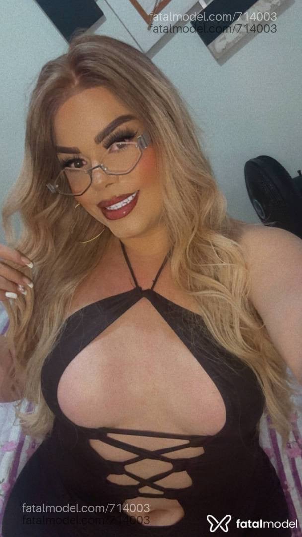 Acompanhante travesti loira (o) de olhos castanhos - Angelina Castillho