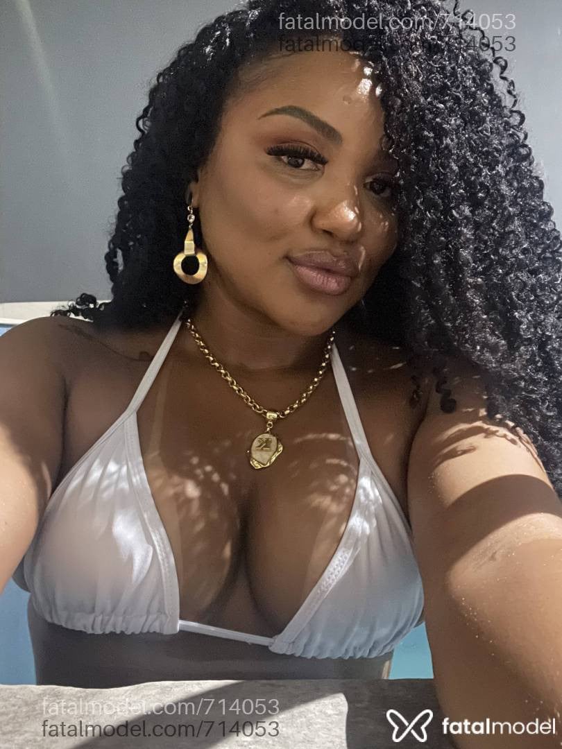 Acompanhante mulher com cabelo castanho de olhos castanhos - Isabela Acompanhante mulher com cabelo castanho de olhos castanhos - Isabela