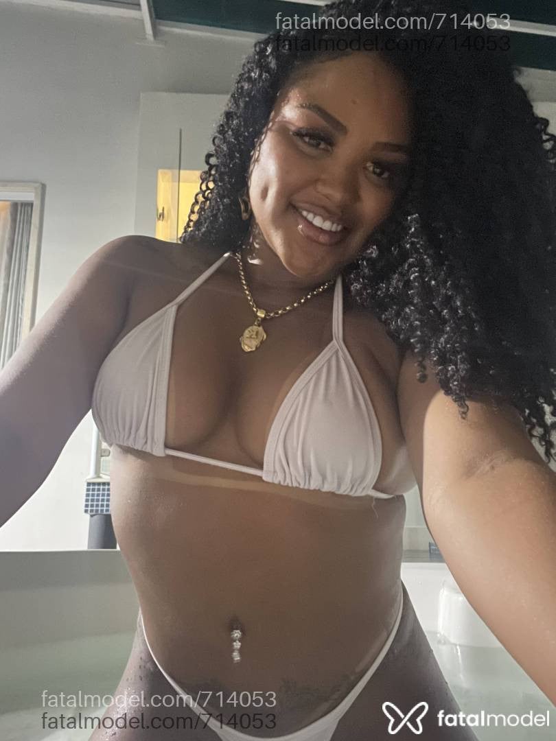 Acompanhante mulher com cabelo castanho de olhos castanhos - Isabela Acompanhante mulher com cabelo castanho de olhos castanhos - Isabela