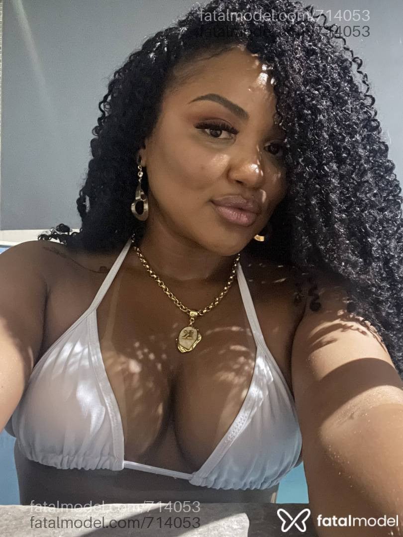 Acompanhante mulher com cabelo castanho de olhos castanhos em Itabuna - Isabela
