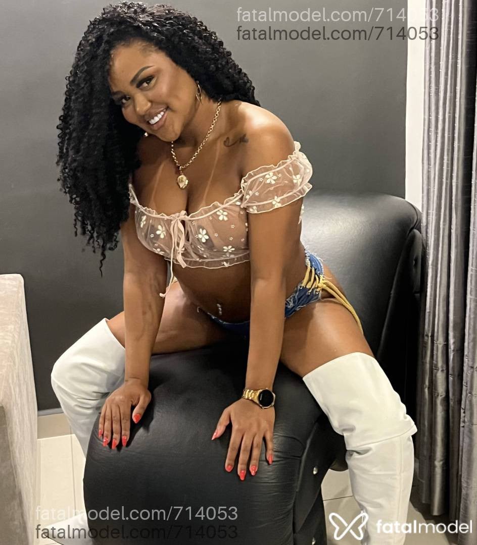 Acompanhante mulher com cabelo castanho de olhos castanhos - Isabela