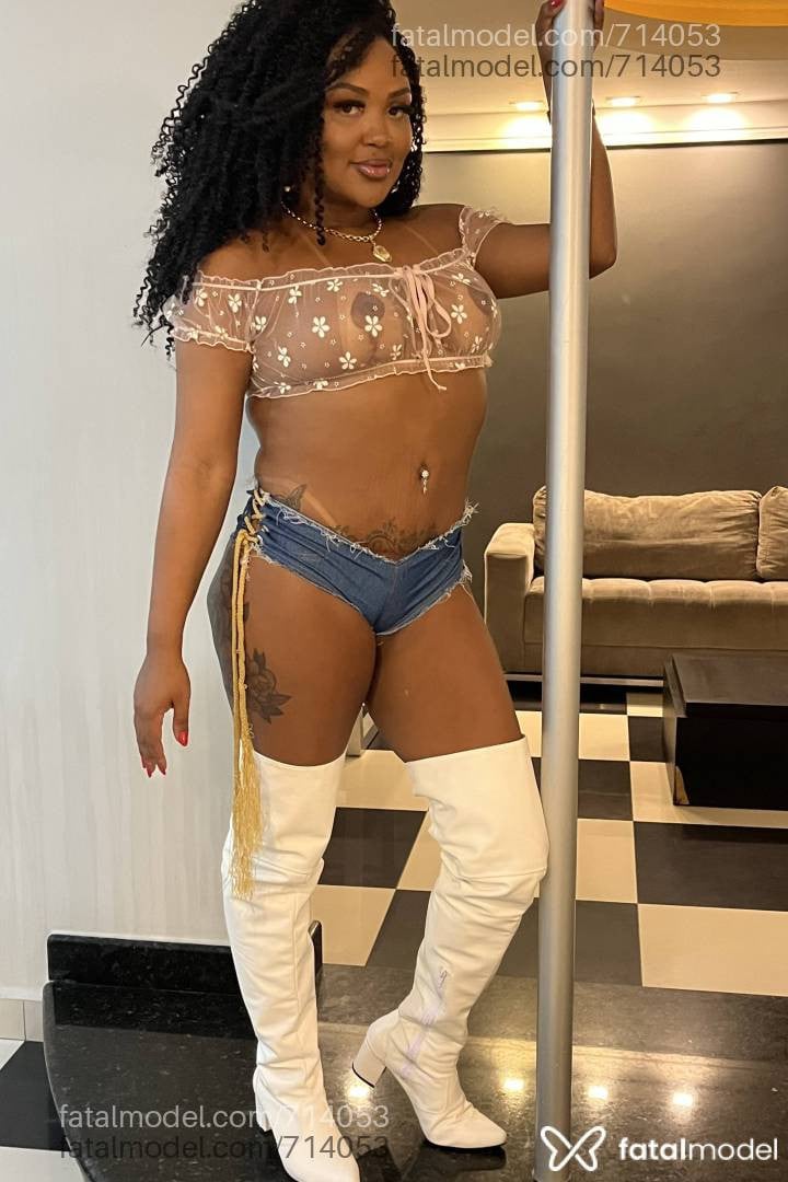 Acompanhante mulher com cabelo castanho de olhos castanhos - Isabela