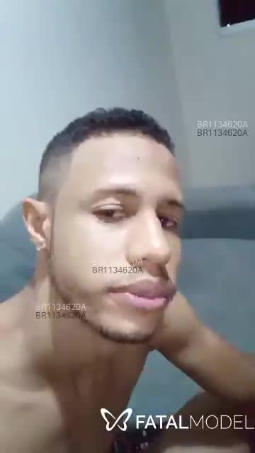 Acompanhante homem com cabelo castanho de olhos castanhos em Feira de Santana Acompanhante homem com cabelo castanho de olhos castanhos em Feira de Santana - Junio