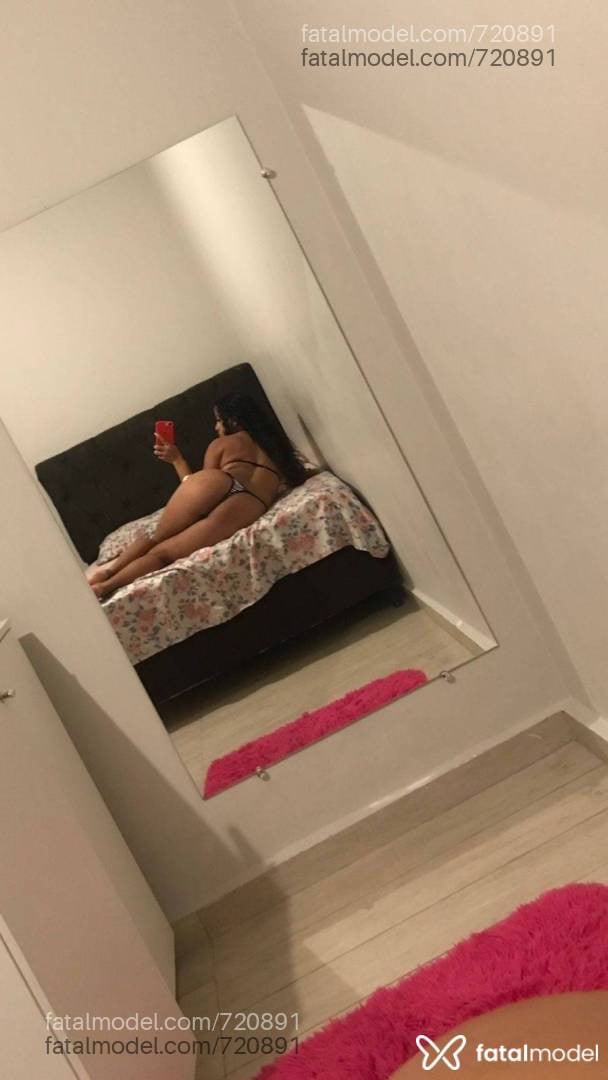 Acompanhante mulher com cabelo castanho de olhos castanhos - Mel fontyneli