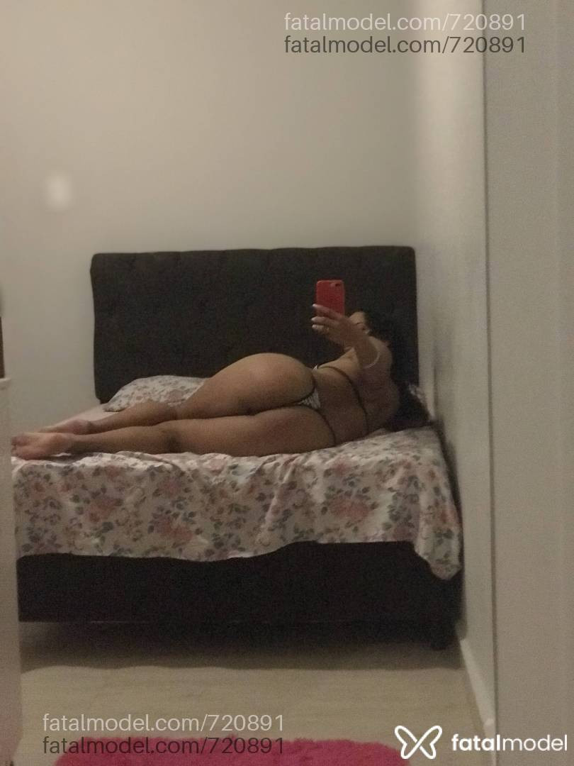 Acompanhante mulher com cabelo castanho de olhos castanhos - Mel fontyneli