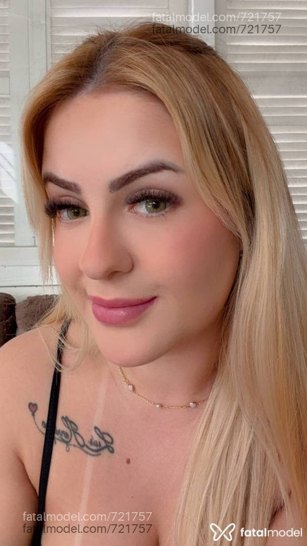 Acompanhante mulher loira (o) de olhos verdes - Nicoly Gold