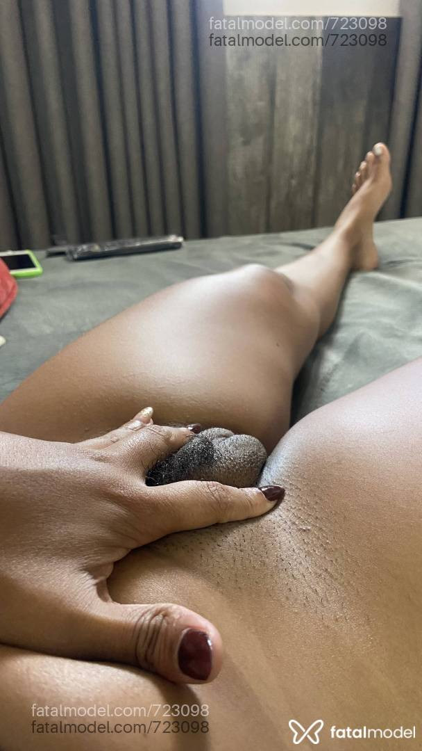 Acompanhante mulher morena (o) de olhos pretos - Alexia Mello