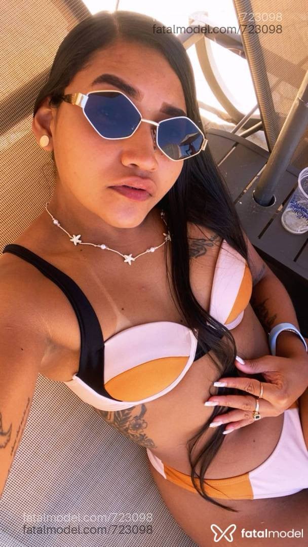 Acompanhante mulher morena (o) de olhos pretos - Alexia Mello