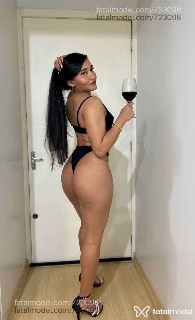 Acompanhante mulher morena (o) de olhos pretos - Alexia Mello