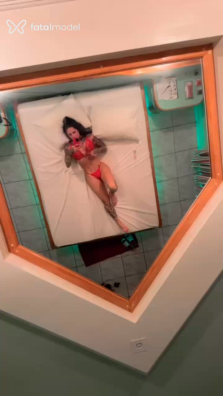 Acompanhante mulher morena (o) de olhos castanhos - Júlia