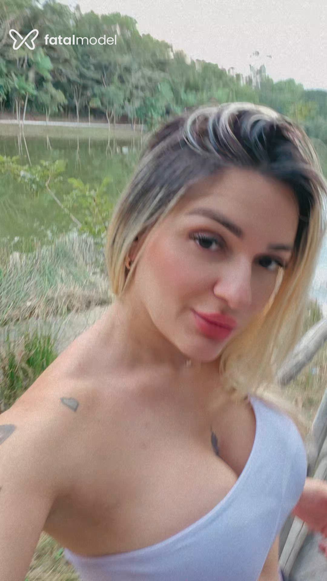 Acompanhante mulher loira (o) de olhos castanhos - Milena