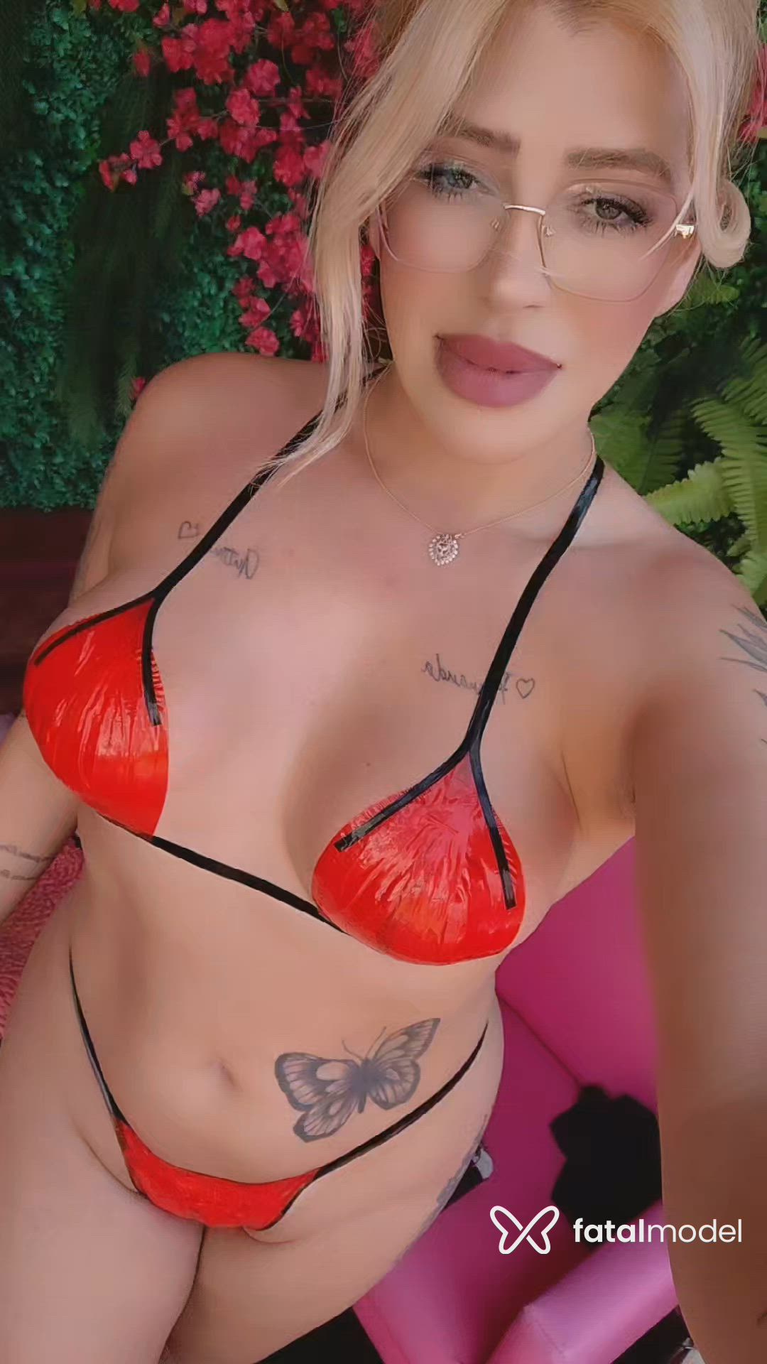 Acompanhante mulher trans loira (o) de olhos verdes - Larissa Gabriela