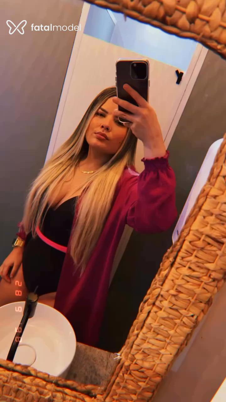 Acompanhante mulher loira (o) de olhos mel - RAFINHA MARQUES