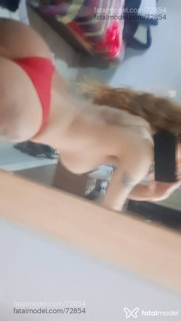 Acompanhante mulher trans loira (o) de olhos castanhos - Marcelle