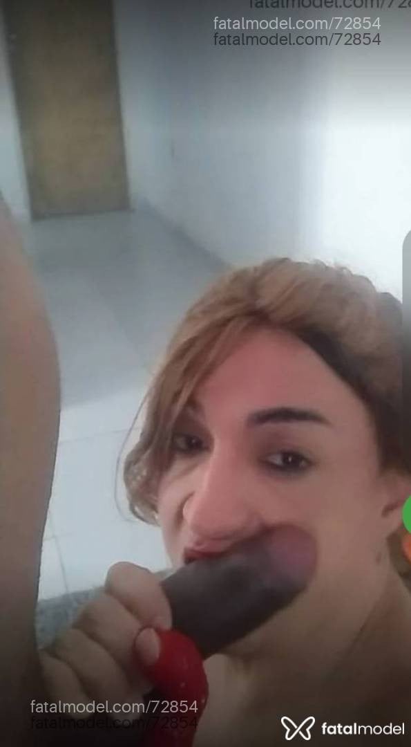 Acompanhante mulher trans loira (o) de olhos castanhos - Marcelle