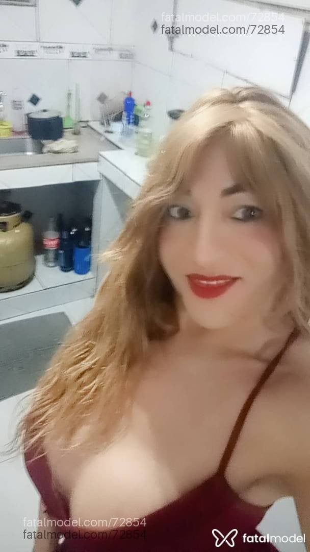 Acompanhante mulher trans loira (o) de olhos castanhos - Marcelle