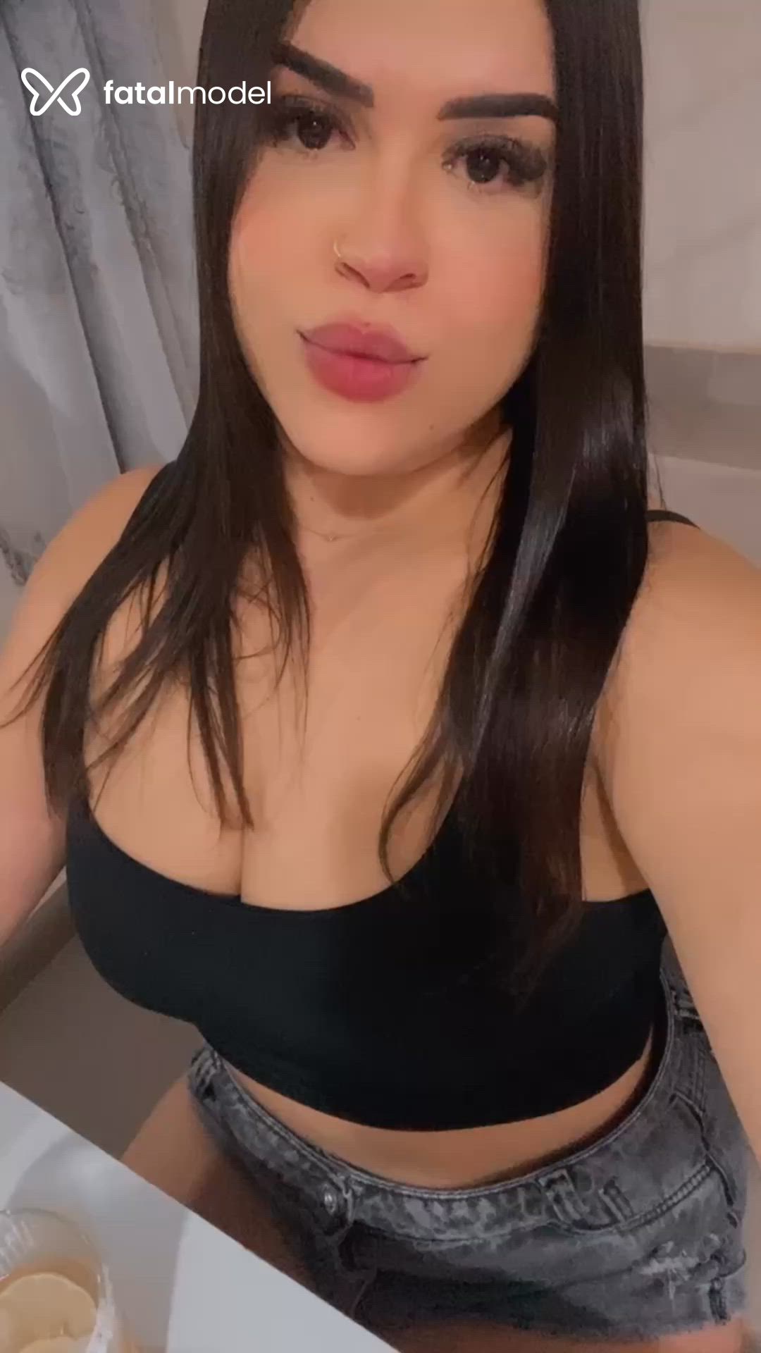 Acompanhante mulher com cabelo castanho de olhos castanhos - Isabely Castro