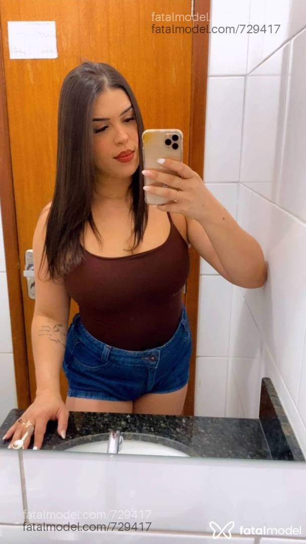 Acompanhante mulher com cabelo castanho de olhos castanhos em Capelinha - Isabely Castro