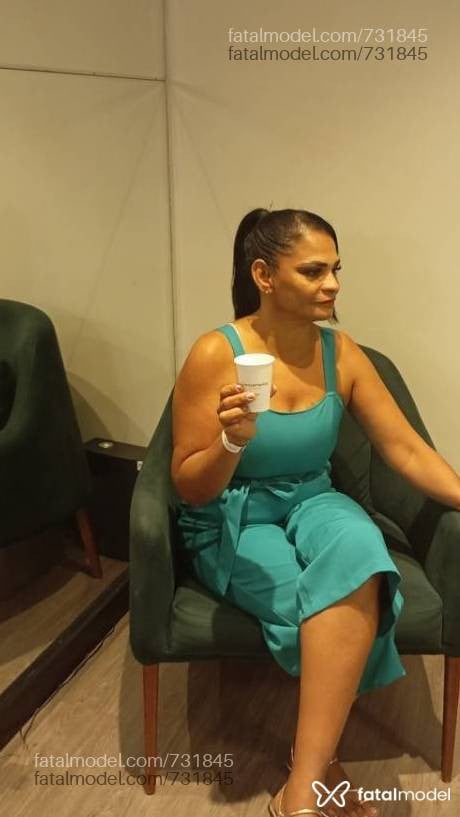 Acompanhante mulher morena (o) de olhos castanhos - Evellyn Rios