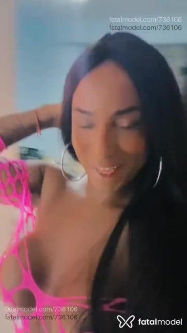 Acompanhante travesti morena (o) de olhos mel em Varginha - JhesikaBombom