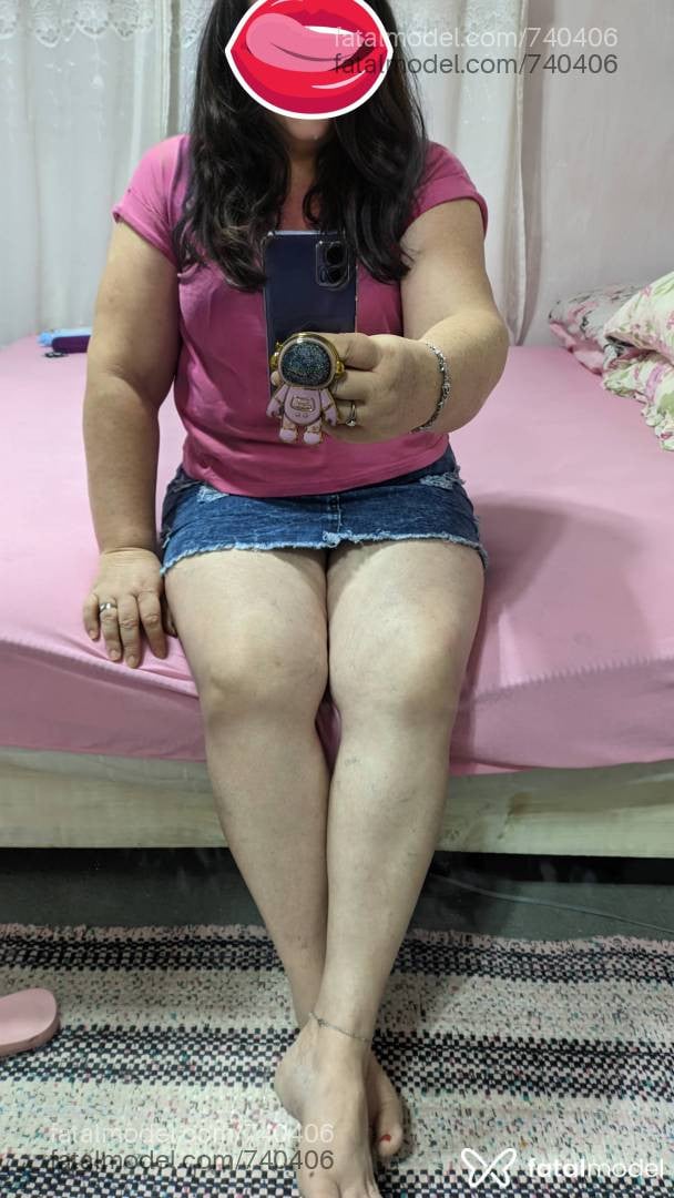 Acompanhante mulher com cabelo castanho de olhos azuis em Pelotas - Kin Dias