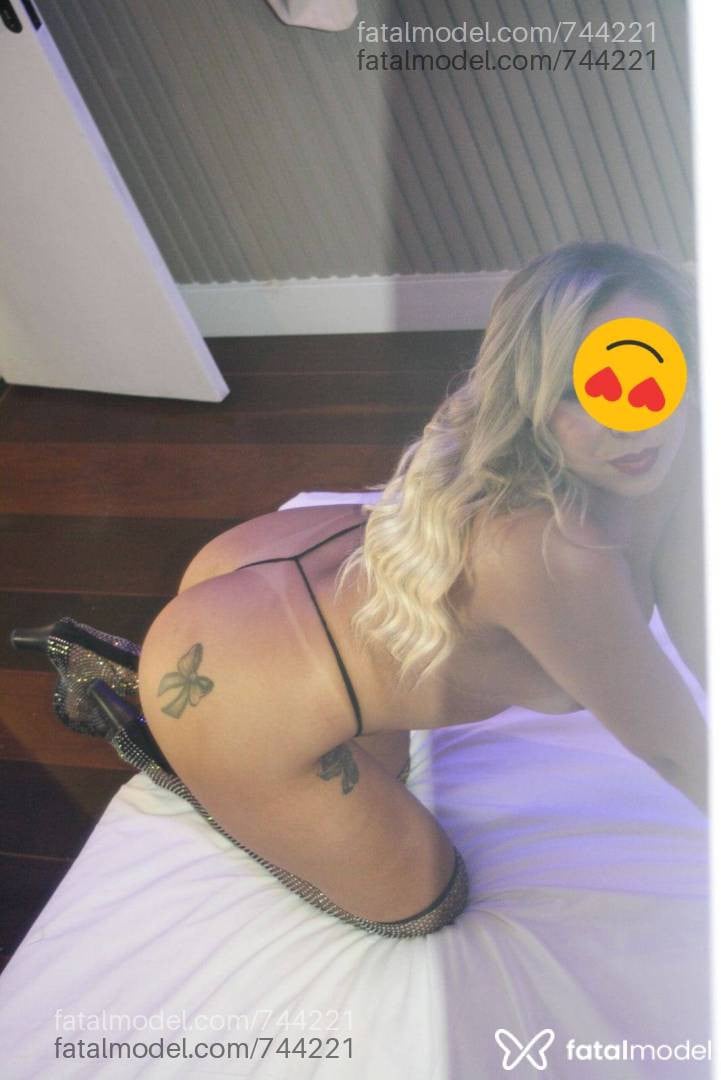 Acompanhante mulher loira (o) de olhos castanhos - Aline Moraes