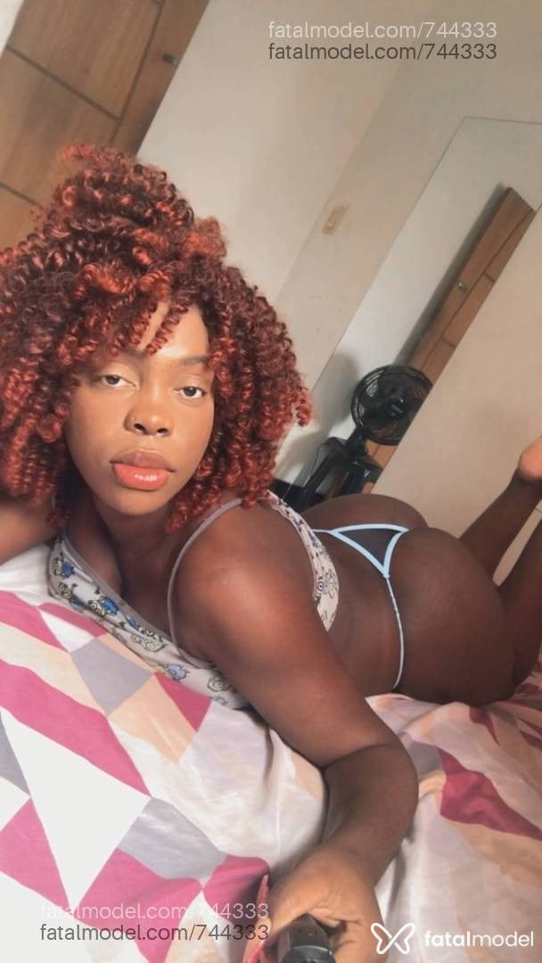 Acompanhante mulher com cabelo castanho de olhos mel - Zoe Santos