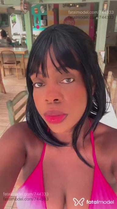 Acompanhante mulher com cabelo castanho de olhos mel em Armação dos Búzios - Zoe Santos