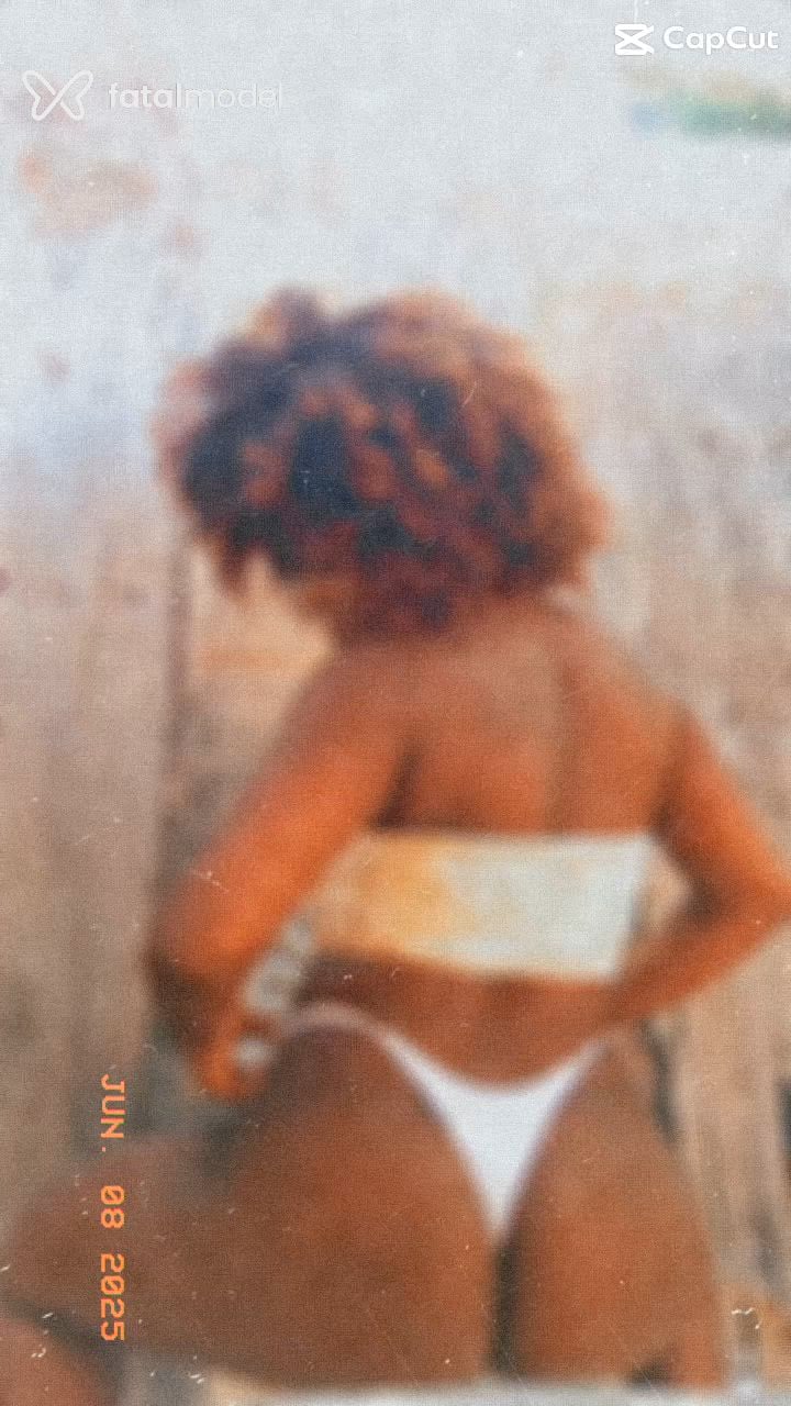 Acompanhante mulher com cabelo castanho de olhos mel em Armação dos Búzios - Zoe Santos