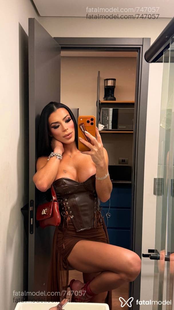 Acompanhante mulher trans morena (o) de olhos castanhos em Balneário Camboriú - Alicía Mendonça