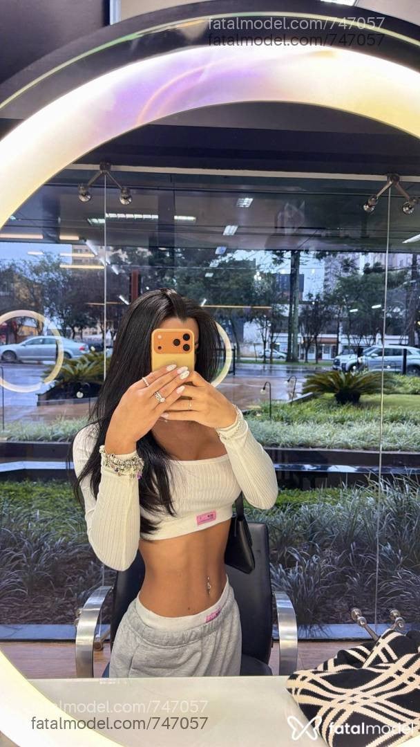 Acompanhante mulher trans morena (o) de olhos castanhos - Alicía Mendonça