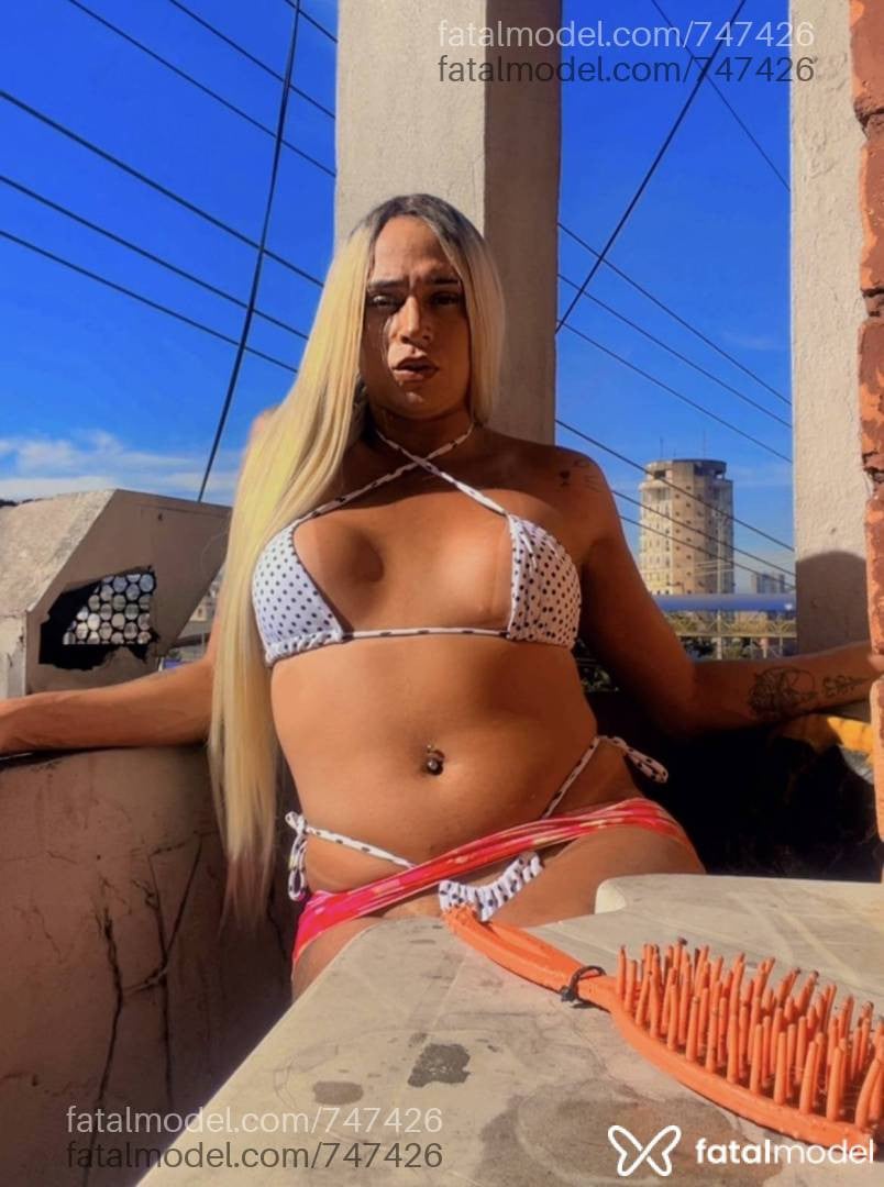 Acompanhante travesti loira (o) de olhos castanhos - Penélope