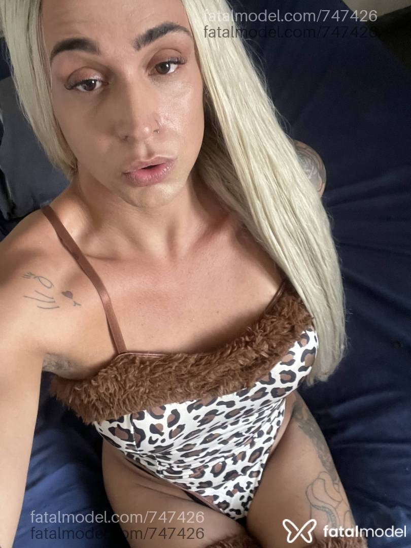 Acompanhante travesti loira (o) de olhos castanhos - Penélope