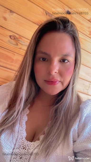 Acompanhante mulher loira (o) de olhos castanhos em Cascavel - Lívia