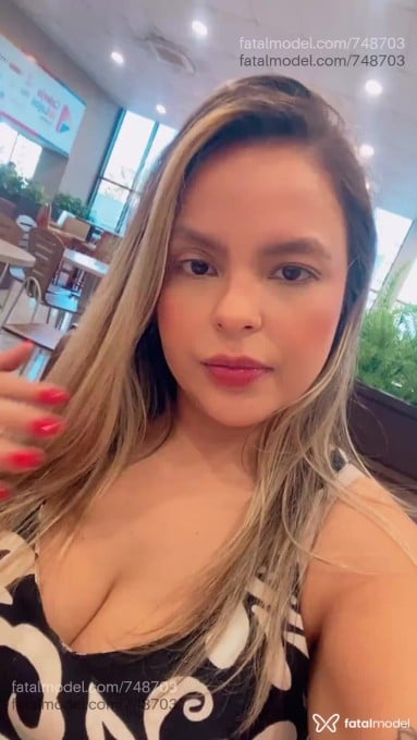 Acompanhante mulher loira (o) de olhos castanhos em Cascavel - Lívia