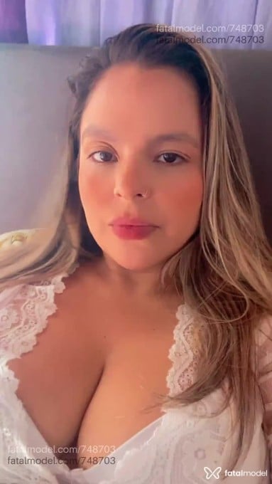 Acompanhante mulher loira (o) de olhos castanhos em Cascavel - Lívia
