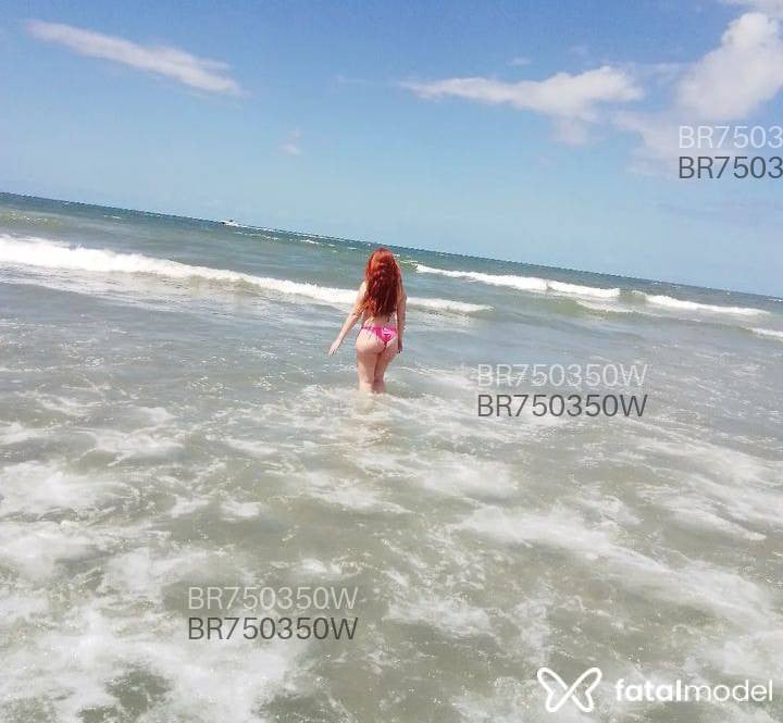 Acompanhante mulher com cabelo castanho de olhos mel em Lages - Larissa